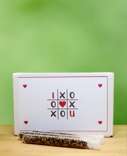 XOXO feliratos ajándék doboz választható kémcsőkerttel