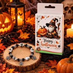   Happy Halloween női karkötő ajándékdobozban – fekete-fehér gyöngyös karkötő pillangó medálokkal