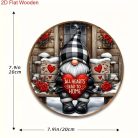 Vintage Gnome Fafali Tábla (20×20 cm) –  piros rózsákkal és hópelyhekkel 