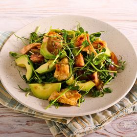 Avokádós sült csirkés őszi saláta mikrozöldekkel 