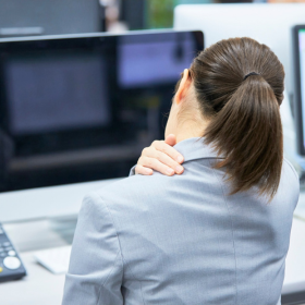 Viszlát, beállt nyak! – Hogyan lazítsd el a vállaidat 10 perc alatt a monitor előtt?